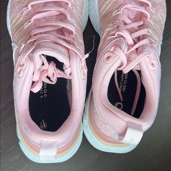 Nike react Infinity Flyknit Women's Soft Pink Running Shoes size 7.5 - Picture 3 of 7